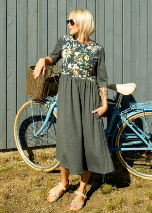 Armas hall pikem figuurisõbralik taskutega kleit Nelli Aasalilled- tellimisel - Image 1