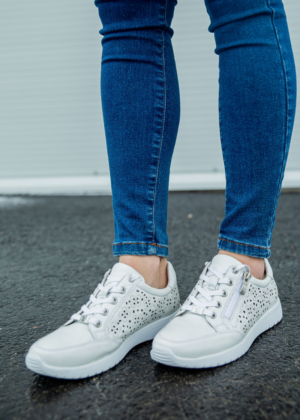 CAPRICE  NATURAALNAHAST valged kõrvalt lukuga naiste vabaaja jalatsid-KOHE LAOS-HEA HIND