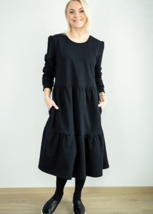 Avara lõikega pikem figuurisõbralik taskutega kleit Helen Must-tellimisel - Image 1