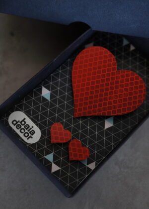 Helkiv ehtekomplekt süda punane-komplekti kuulub südamekijuline helkur-pross  ja puansed kõrvarõngad-KOHE LAOS