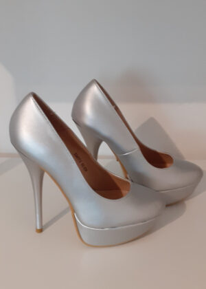 Kõrgema kontsaga hõbedased kingad suurusele 35-KOHE LAOS