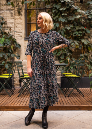 Armas must kõrge piha osaga pikem figuurisõbralik taskutega kleit Nelli-kohe laos viimane  suuruses S(36-sobib ka väiksemale 38 suuruse kandjale) - Image 2