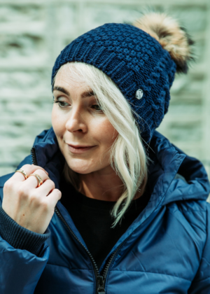 Huppa fliisvooodri ja naturaalse karvaga tumesinine  naiste sügis-talvine müts Ash-KOHE LAOS