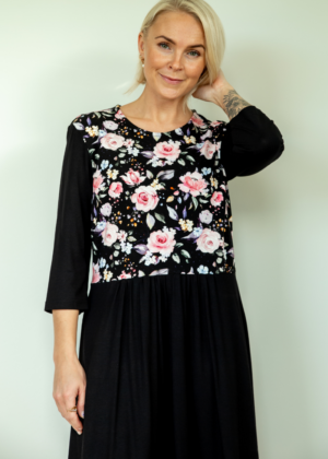 Armas figuurisõbralik must taskutega kleit Brita Roosi-tellimisel - Image 3