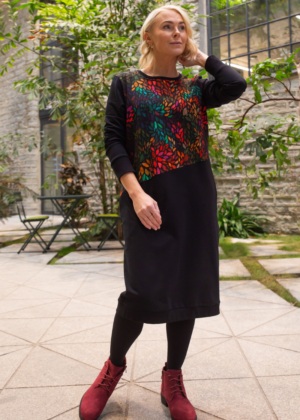 Stiilne must taskutega pusakleit Värvide Mäng-kohe laos suurus XS(34-36) viimane