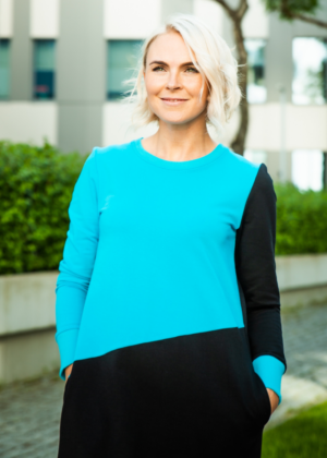 Stiilne musta/sinisega taskutega pusakleit- kohe laos suurus XS(34) -sobib ka S-suuruse kandjale - Image 3