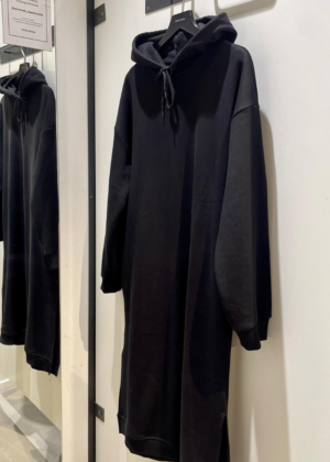 VERO MODA  must avara lõikega pikk kapuutsiga dresskleit Saija-KOHE LAOS - Image 4