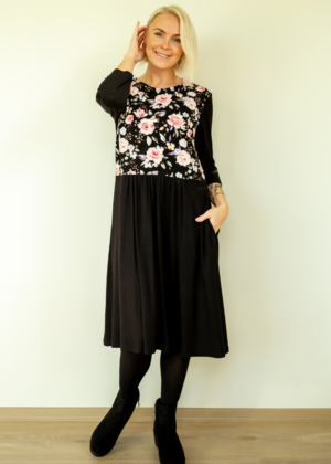 Armas figuurisõbralik must taskutega kleit Brita Roosi-tellimisel - Image 1