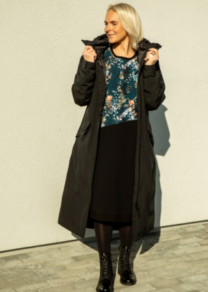 Stiilne must taskutega pusakleit Sügislilled-Kohe laos viimane suurus M(38-40) - Image 5