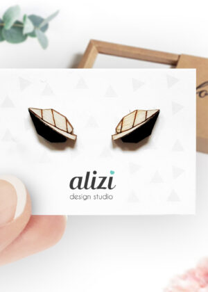 Käsitööna puidust valmistatud kõrvarõngad  Lehed must-KOHE LAOS-KIIRE TARNE